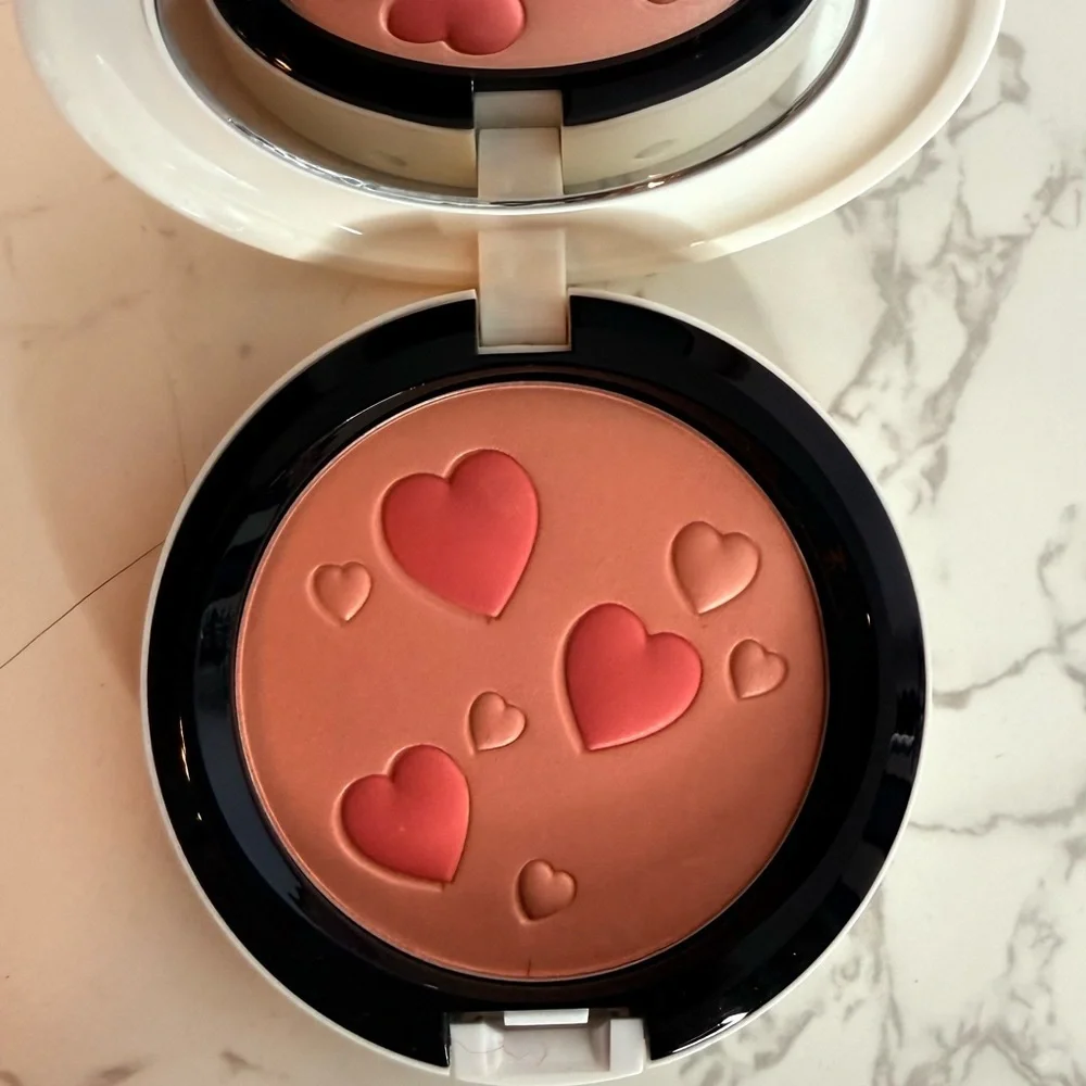 MAC Cosmetics x Archie's Girls Pearlmatte Face Powder in Flatter Me NIP